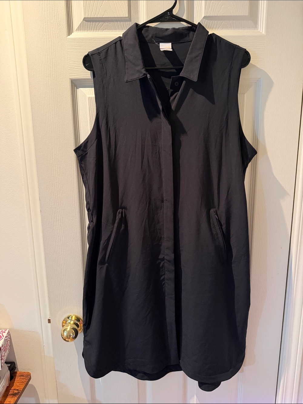 176 - Sleeveless Collared Black Women's Top